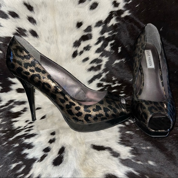 Steve Madden 👠 Metallic Patent Leather Peep-Toe Heels - Picture 1 of 9